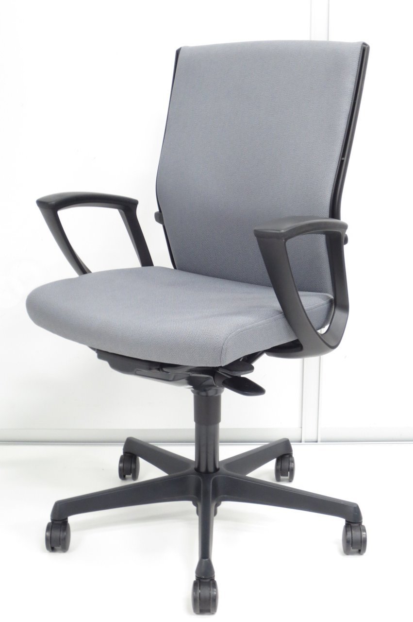 【ランバーサポート付き】腰痛持ちの方必見！腰のサポートが付いているので、疲れにくい！
■オカムラ■エスクード【G】
                        エスクード（クッション） 
                                    中古
            