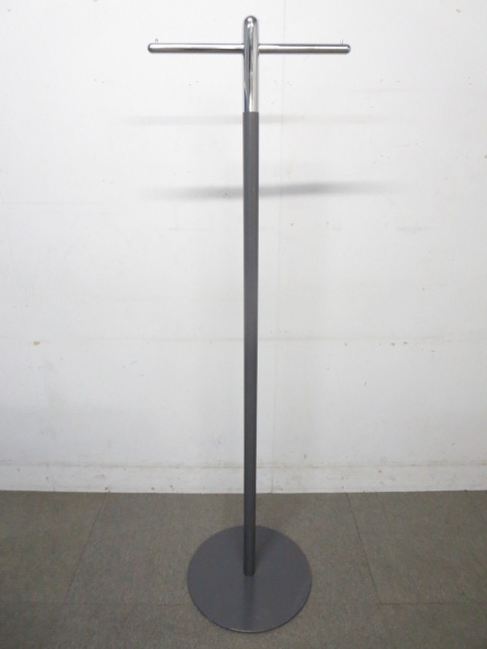 【省スペースに設置できます！】■コクヨ製　コートハンガー　ポール型
                        ポールハンガー
                                    中古
            