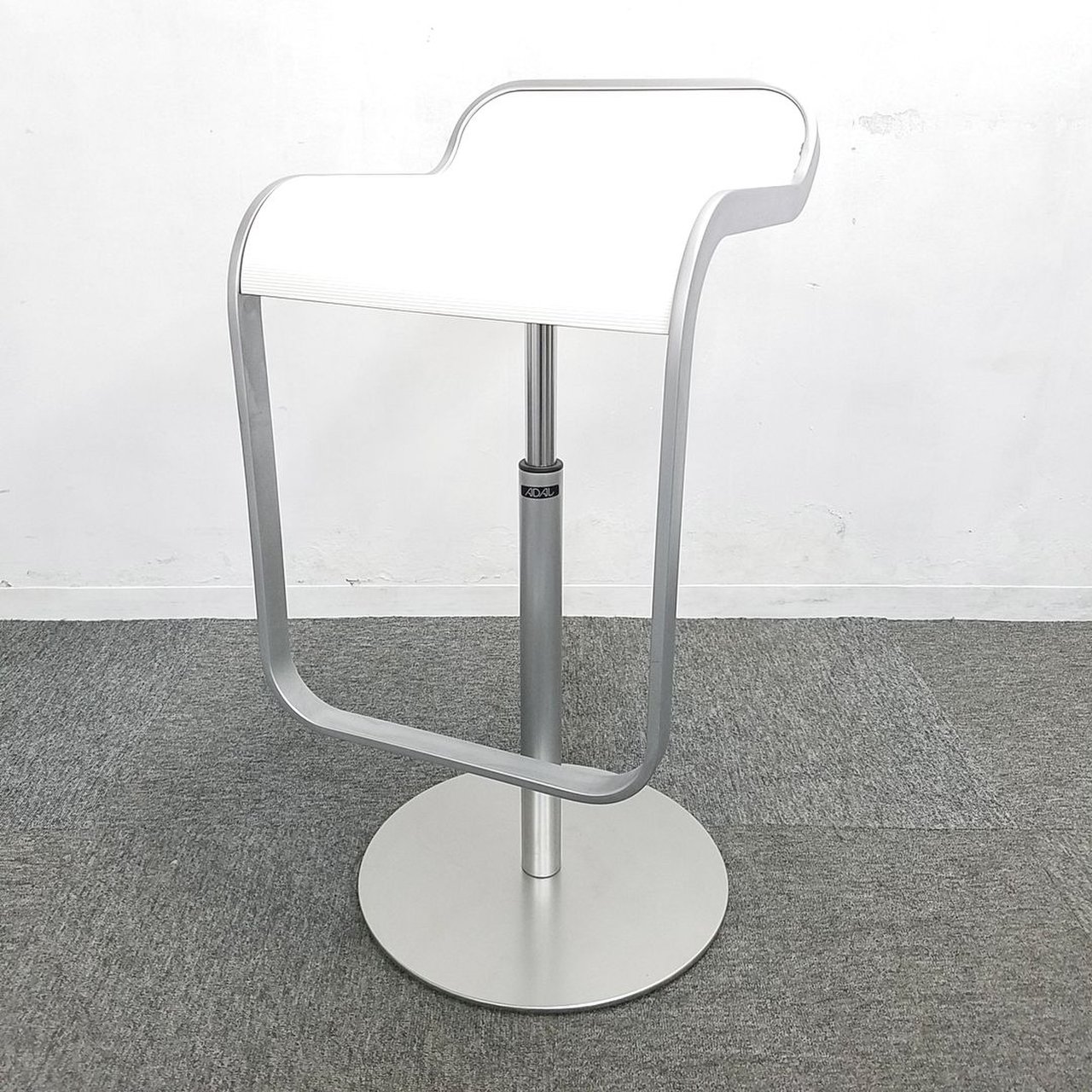 【在庫入れ替え品】【レア品】受付やバーカウンターに最適なチェアが入荷！中古　オフィス　デザイナーズ
                        ADAL社/Lem（lapalma
                                    中古
            