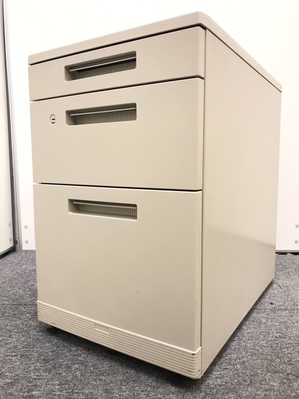 コクヨ製　新ＭＸ　3段ワゴン　状態良好　在庫入替　おすすめ　デスク下収納
                        新MX 
                                    中古
            