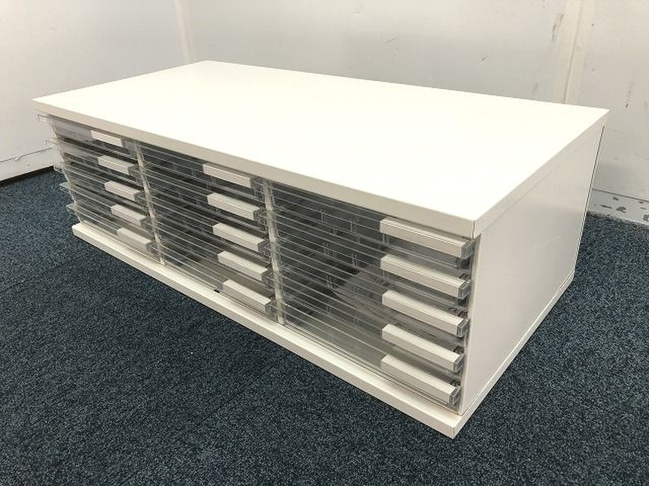 【キレイなホワイトカラーのクリスタルトレイキャビネットの入荷です！！】
                        その他シリーズ
                                    中古
            