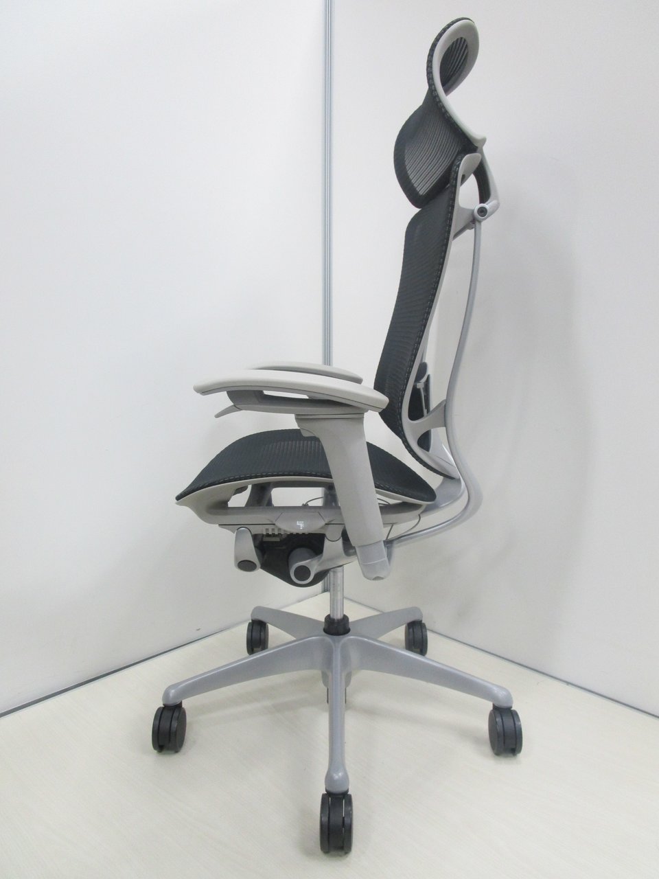 20年製 オカムラ コンテッサ セコンダ デスクチェア 固定肘 5本脚 グレー CC81GR-FPG2 オカムラ コンテッサ セコンダ ハイバック 座