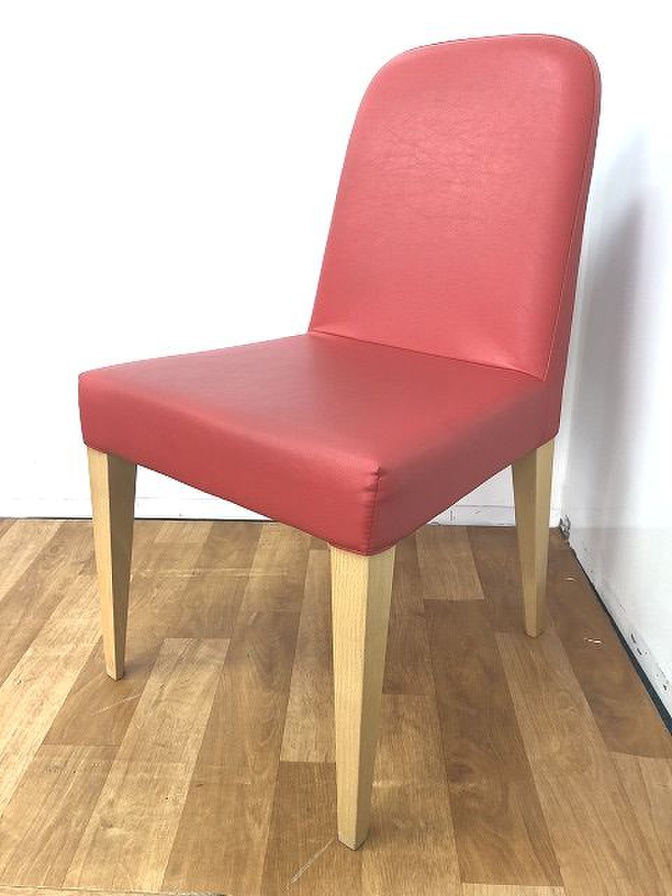 【レッドカラーの木製オシャレチェアの入荷です！！】
                        その他シリーズ
                                    中古
            