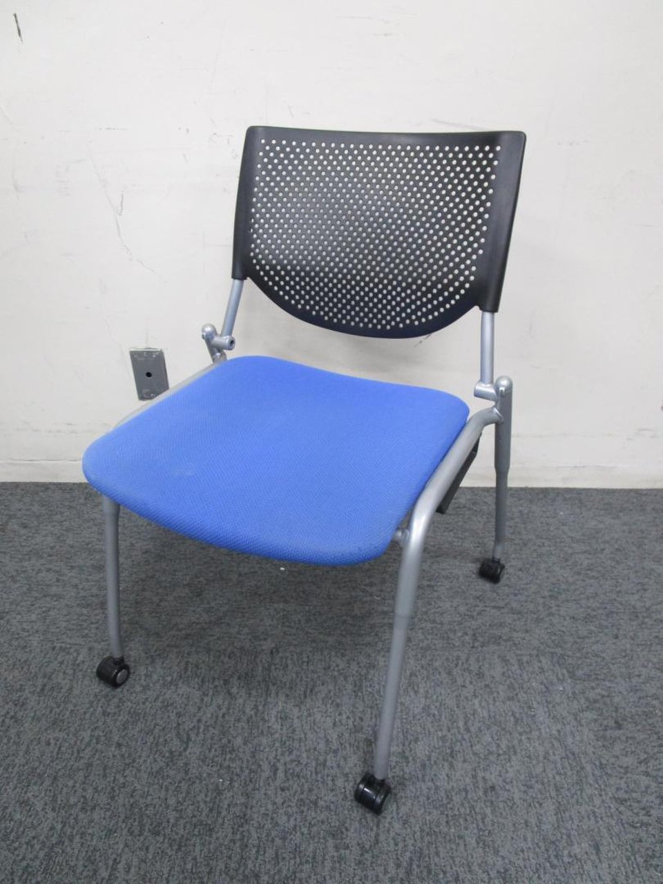 【残り5脚】オカムラokamura プロスタック 会議などの必需品　重ねて収納で省スペース！
                        プロスタック 
                                    中古
            