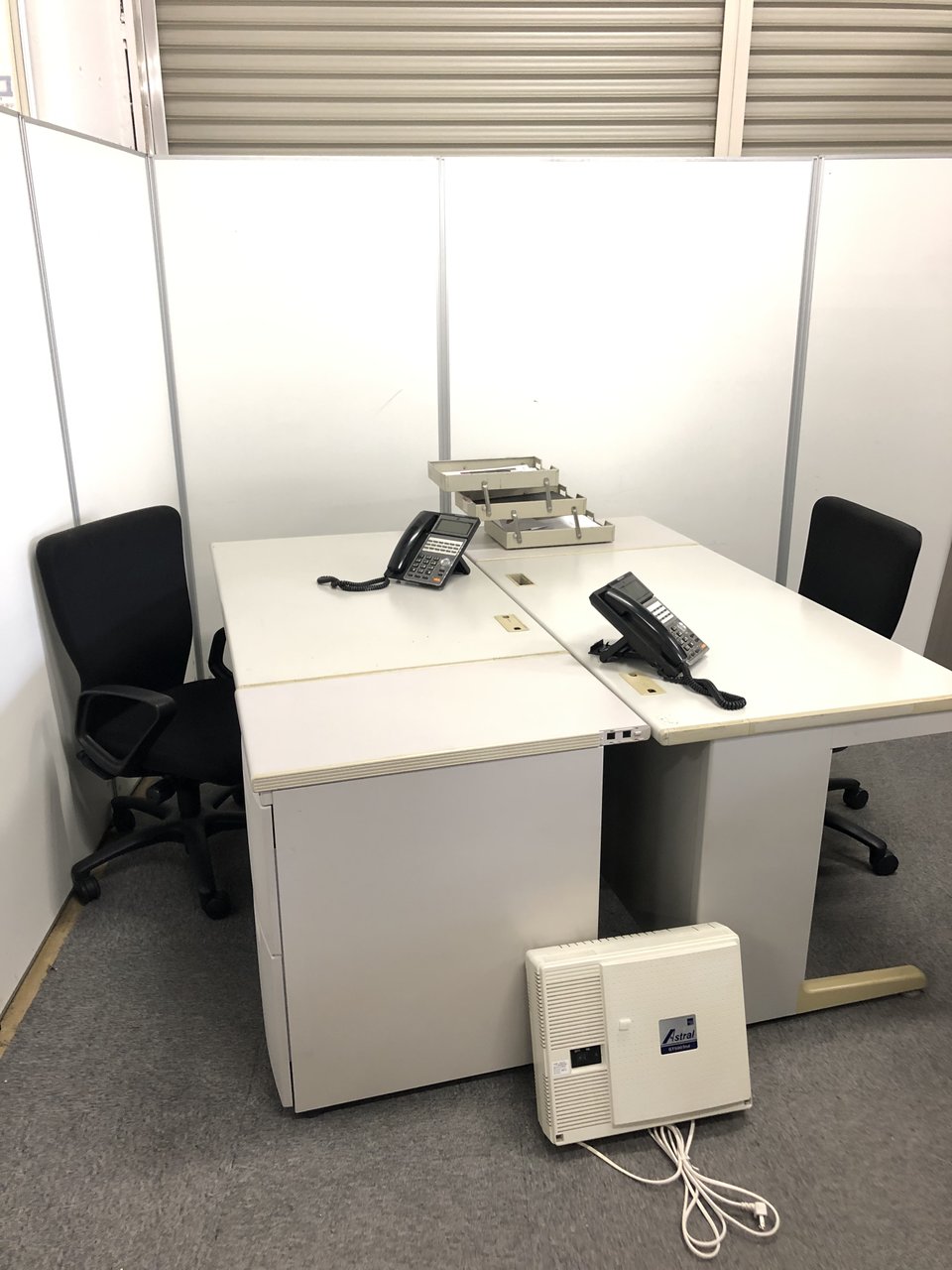 起業応援パック ver2.0☆　脇机で広々3密回避！（※写真はイメージです）ビジネスフォン工事込みプラン。
                        SDデスクシステム 
                                    中古
            