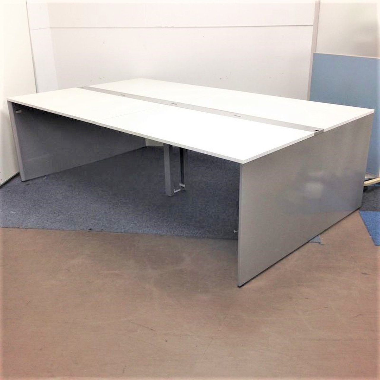 【4名様推奨】次世代ワークステーションの決定版！中古　フリーアドレスデスク　W2400　イトーキ　デスク　オフィス
                        インターリンク 
                                    中古
            