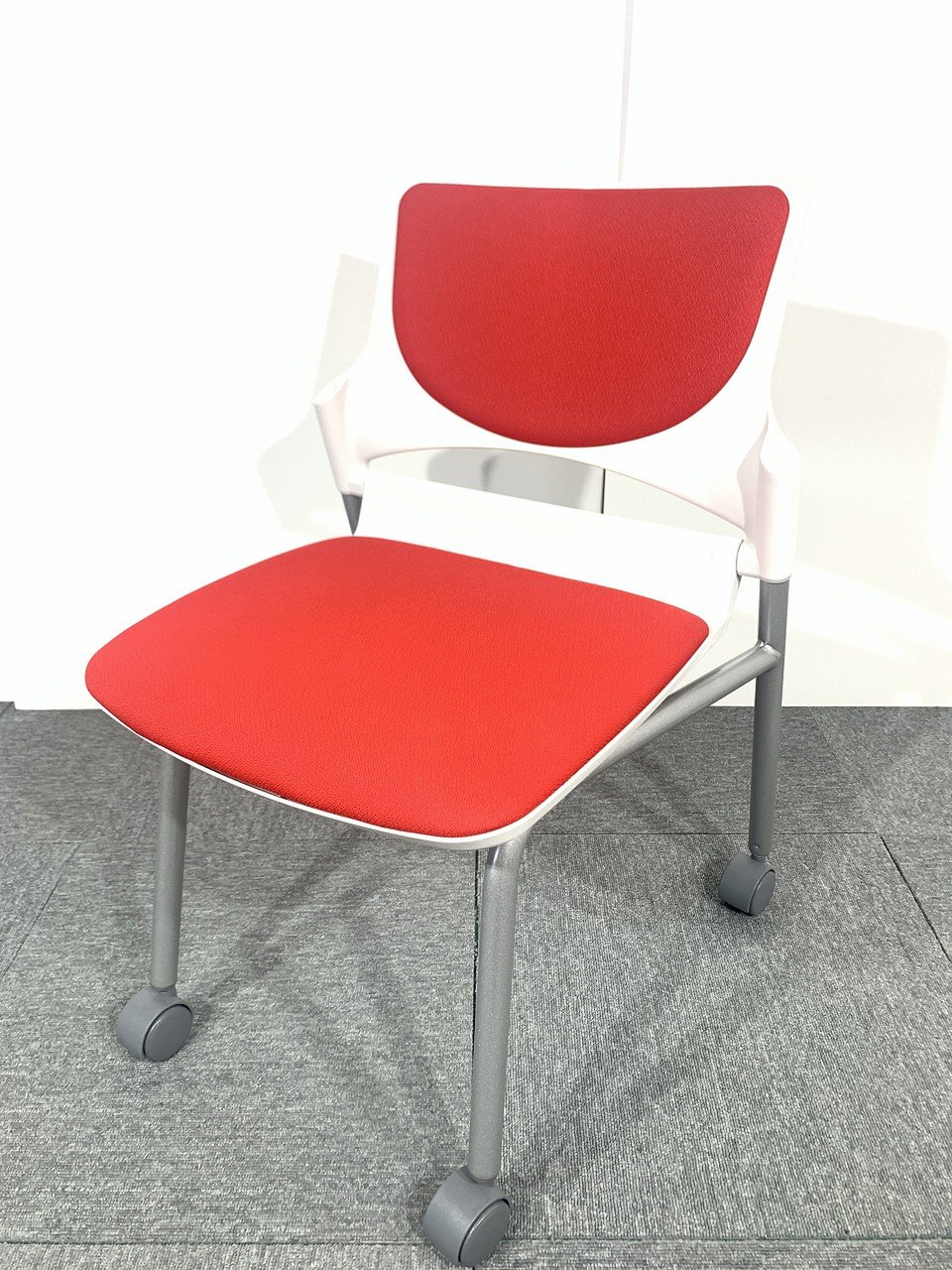 【20脚入荷！】ナイキ製スタッキングチェア｜レッドカラーでオフィスを明るく！【関西倉庫在庫】
                        その他シリーズ
                                    中古
            