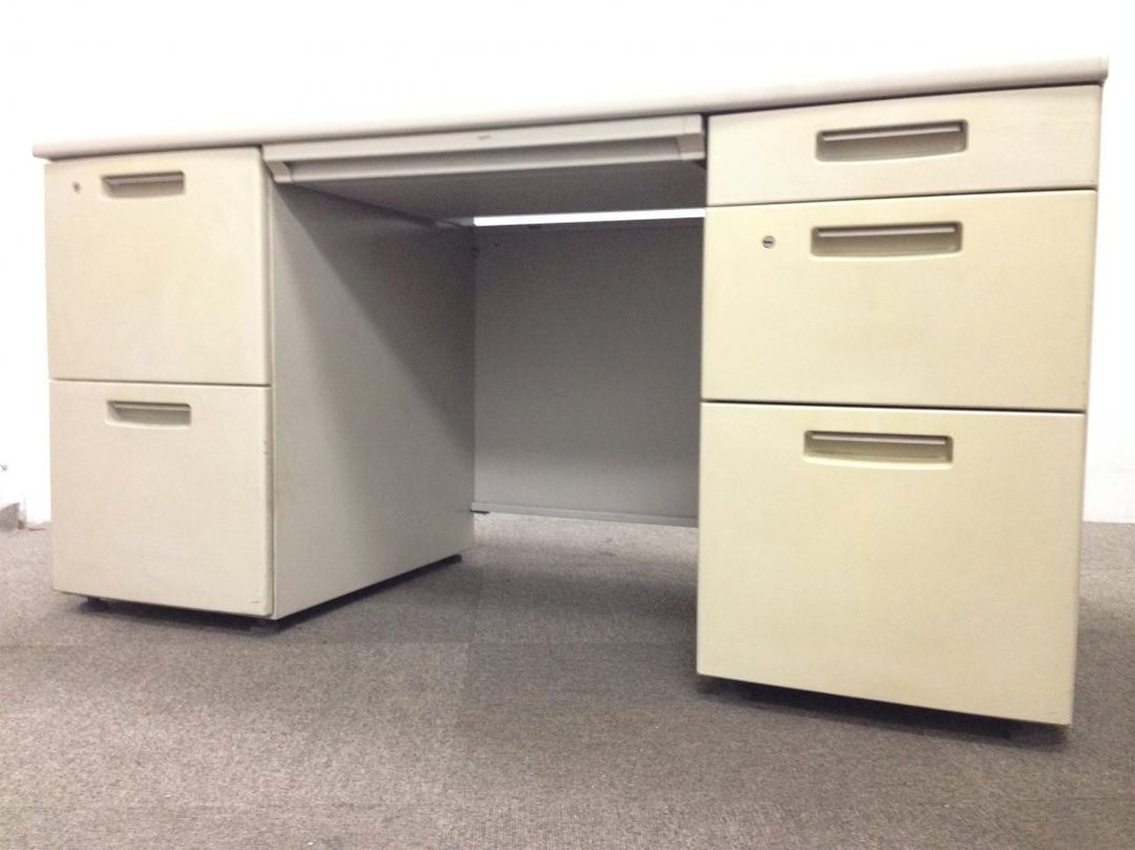 【1台限定】コクヨ｜BS｜おつとめ品！格安でのご提供です！
                        新BS 
                                    中古
            