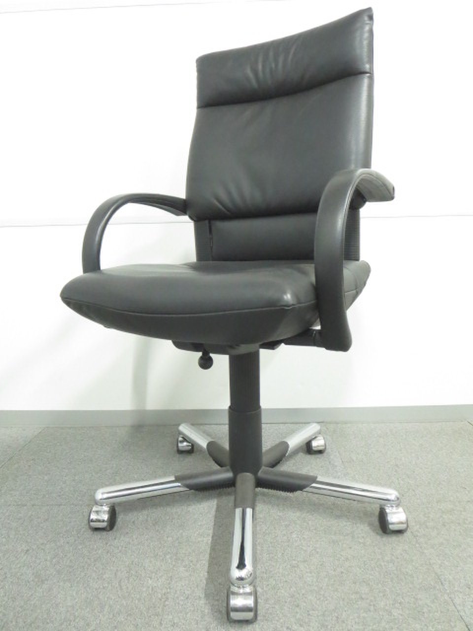 【上質なデザイン！】■ヴィトラ　フィグラチェア　■革張り　ハイバック【J】
                        フィグラ 
                                    中古
            