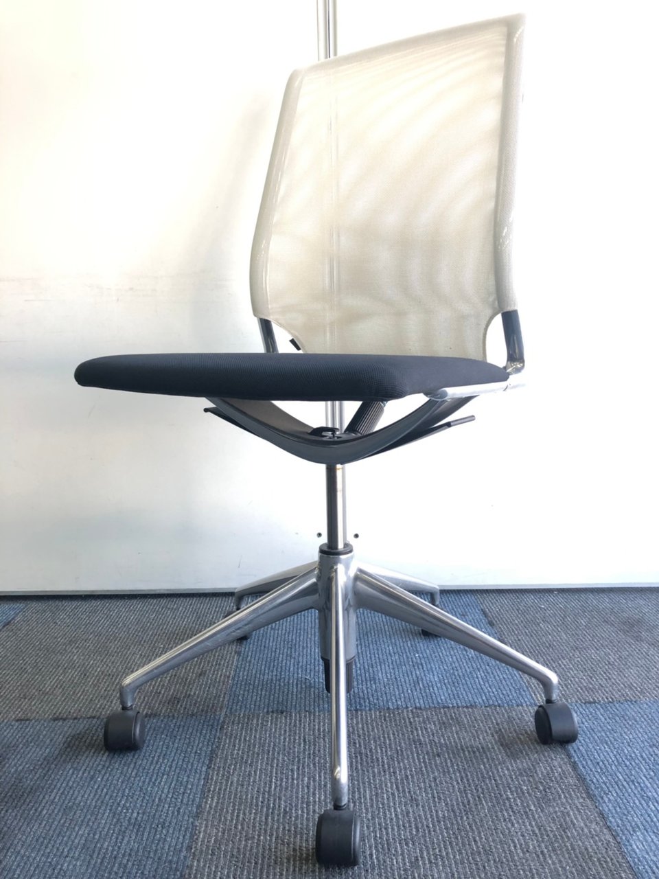メダチェア vitra/ヴィトラ 肘付ハイバックチェア 中古】メダチェア vitra/ヴィトラ 肘付ハイバックチェア 314187