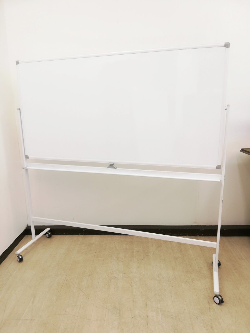 【大人気】両面タイプ脚付きホワイトボード※マグネット使えます！無地タイプ
                        その他シリーズ
                                    中古
            