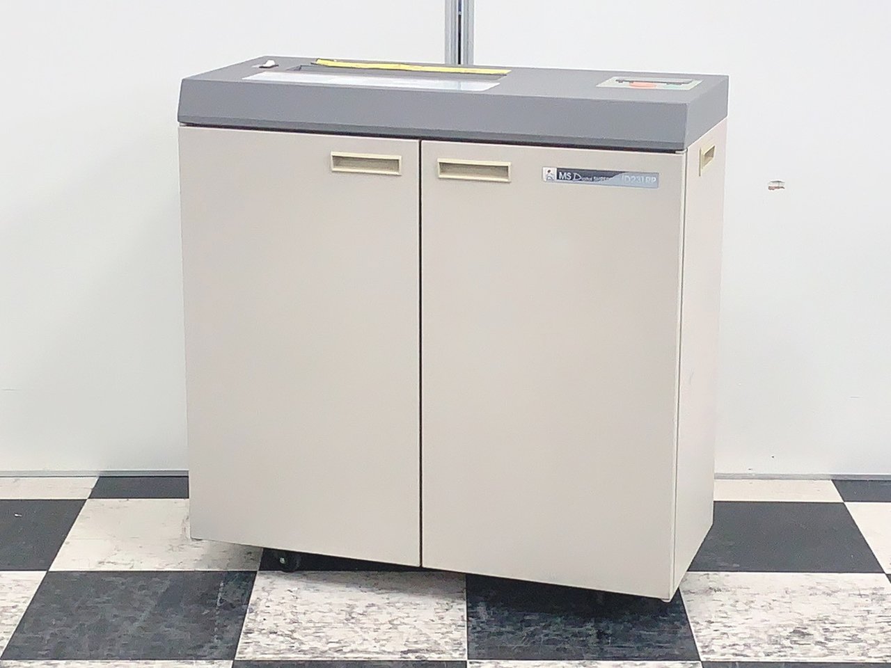 デスクサイドぴったり。シュレッダーは欲しいけど、置く場所にお困りのお客様へ。　【月内納品限定価格】
                        IDシリーズ 
                                    中古
            