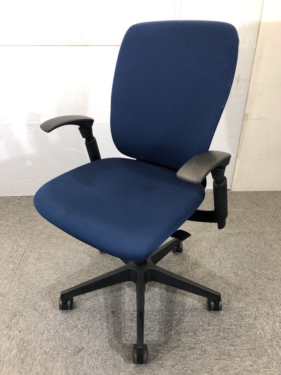 【ロット入荷】イトーキ製のフルゴチェアです！スタイリッシュなデザインで落ち着いた空間を演出します。
                        フルゴ 
                                    中古
            