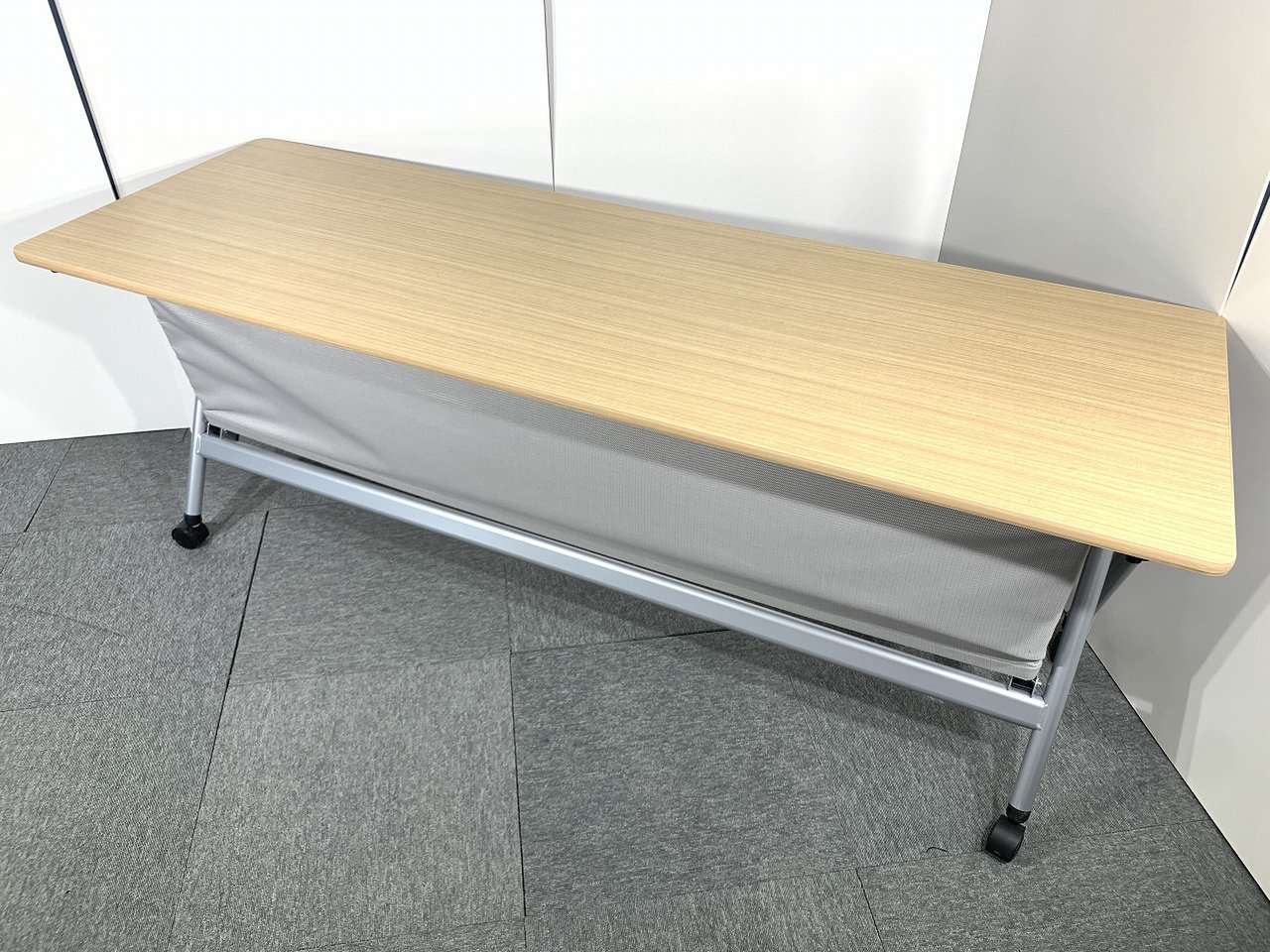 イトーキ　ITOKI　サイドスタックテーブル　木目調　幕板付き　【関西倉庫在庫】
                        NXシリーズ 
                                    中古
            