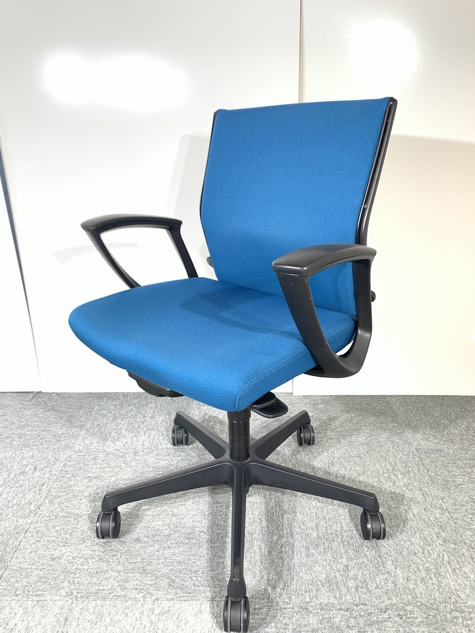 【トップメーカー】【機能性抜群】【座り心地〇】【京都・滋賀】【関西倉庫在庫】
                        エスクード（クッション） 
                                    中古
            