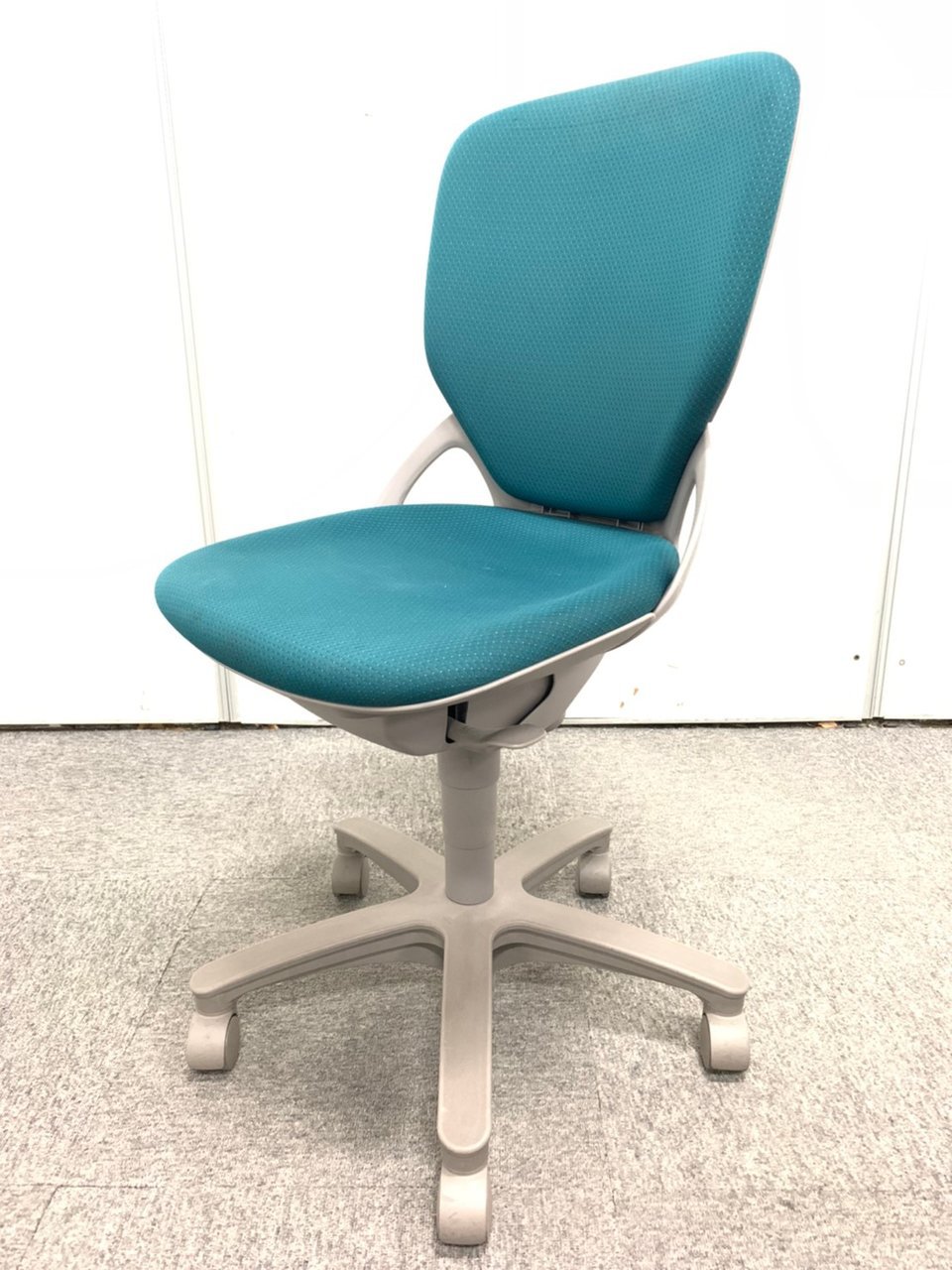 スタートアップ起業の心強い味方！ハイバックチェアが今ならな、なんと、さん・きゅっ・ぱ（3980円）
                        プレーゴ 
                                    中古
            