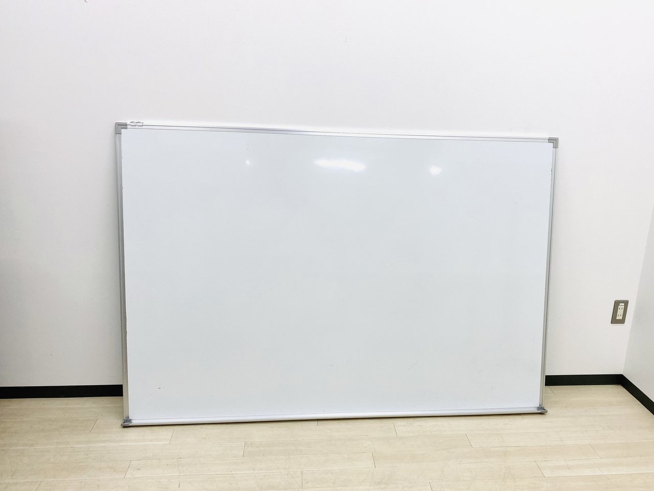 お持ち帰り可能！壁掛けホワイトボードが入荷！【RP】
                        その他シリーズ
                                    新古品
            