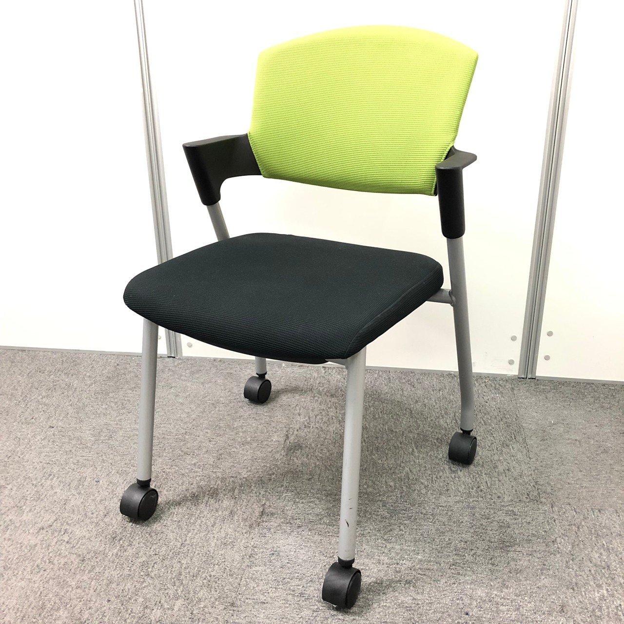 【70％OFF】【状態良好】人気シリーズ　プロッティ　スタッキンチェア　クリーニング済み　即出し可能　京都・滋賀
                        プロッティ（キャスター付） 
                                    中古
            