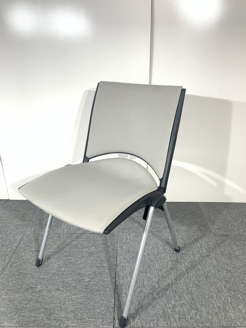 【ロット商品】スタイリッシュなデザインのスタッキングチェアが入荷いたしました☆【関西倉庫在庫】
                        レコス 
                                    中古
            