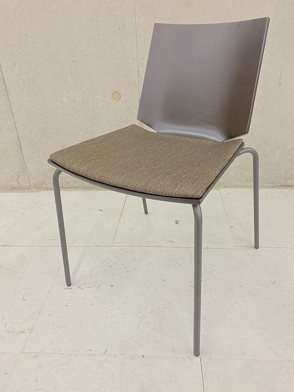 【新品】【美品】カフェ調のオフィスに
！！ミーティングチェアとしても！！【倉庫在庫品】※一部新古品
                        その他シリーズ
                                    新品
            