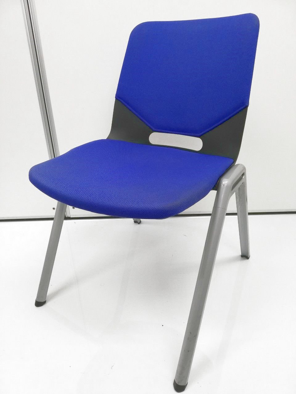 【4脚入荷】スタッキングチェア｜コクヨ(kokuyo)製｜パレード シリーズ｜定番のブルー・スタイリッシュな見た目です！
                        パレード 
                                    中古
            