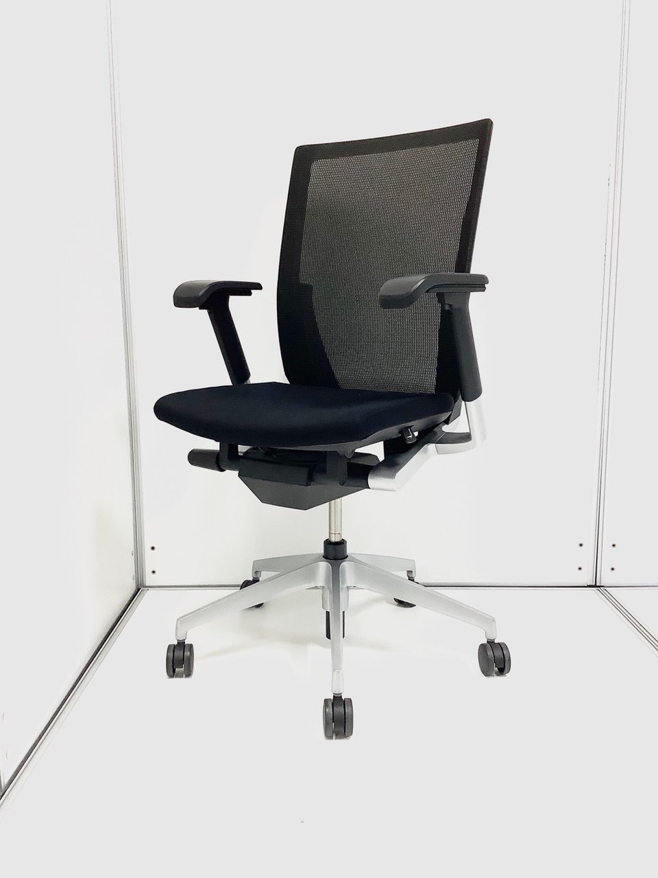 【美品】状態良好/人気シリーズ/イトーキ製/ヴェント/ブラック色※ハイバックタイプ
                        ヴェント 
                                    中古
            