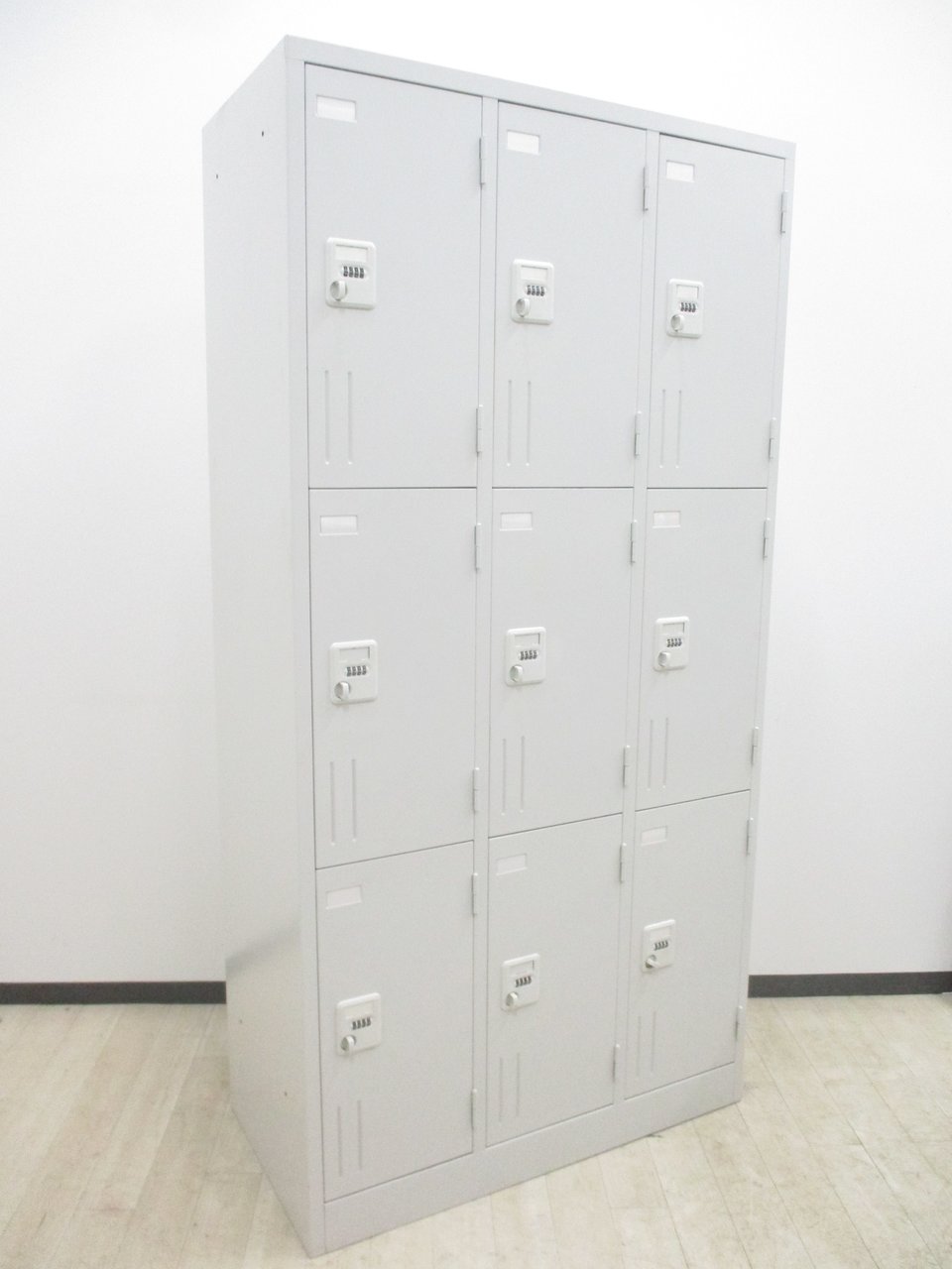 中古】 9人用更衣ロッカー 299931 - 中古オフィス家具なら