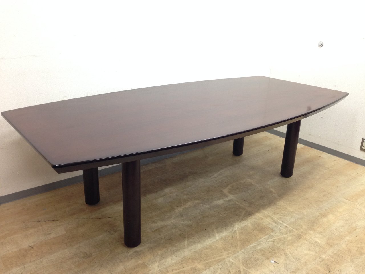 【高級感の中にスタイリッシュ】大型テーブル　ブラウン色　6名程度にオススメのサイズ
                        その他シリーズ
                                    中古
            