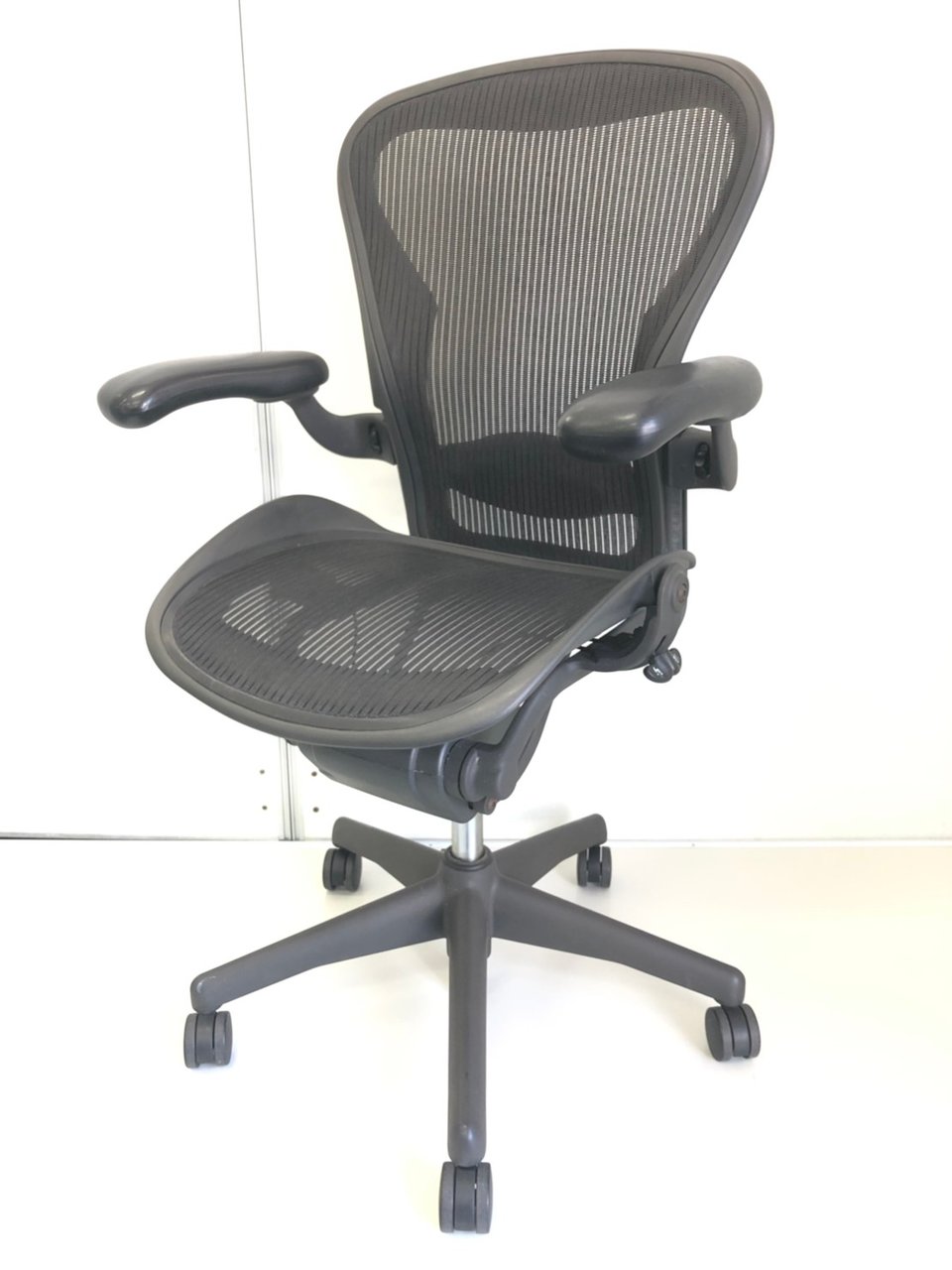 【世界で1番有名なチェア！】即売り切れ商品！自慢できるチェア！ハーマンミラー社製/アーロンチェア/ランバー/フル装備
                        アーロンチェア 
                                    中古
            