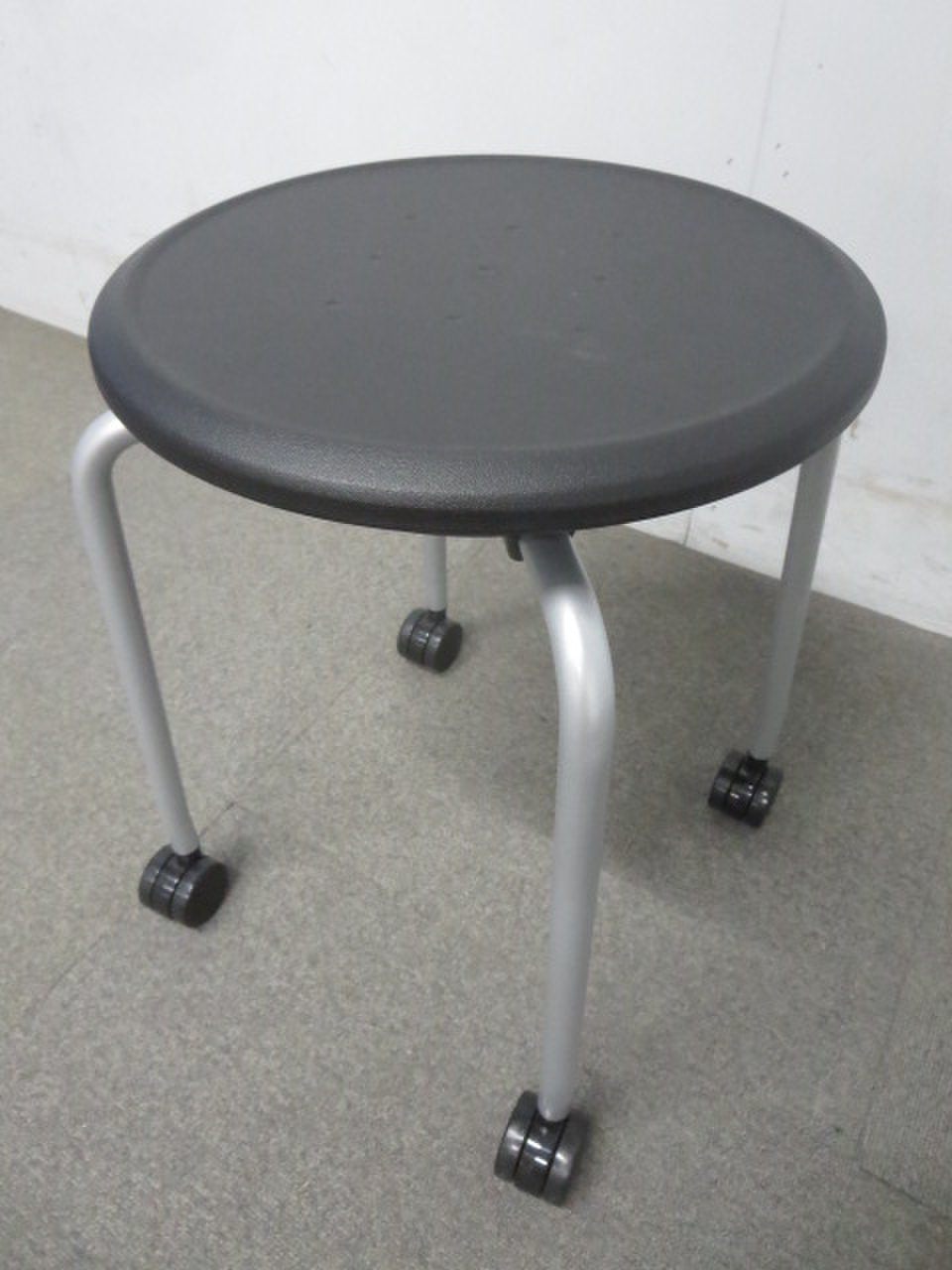 【フレキシブルに使える便利アイテム！】■丸イス　ブラック　キャスター付！
                        その他シリーズ
                                    中古
            