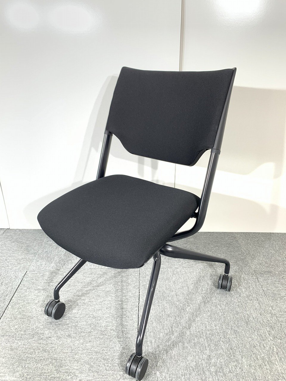 【ロット商品】30脚以上の大量入荷！平行に並べてラクラク収納！！【関西倉庫在庫】
                        レクシブ(lexive)
                                    中古
            