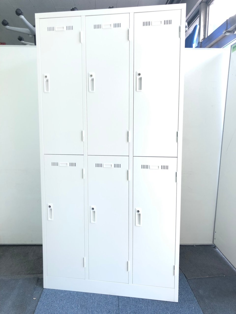 【状態良好品】多人数用ロッカー/ホワイト/人気商品/カギ付き/早い者勝ちです！
                        ＳＬＫロッカー
                                    中古
            