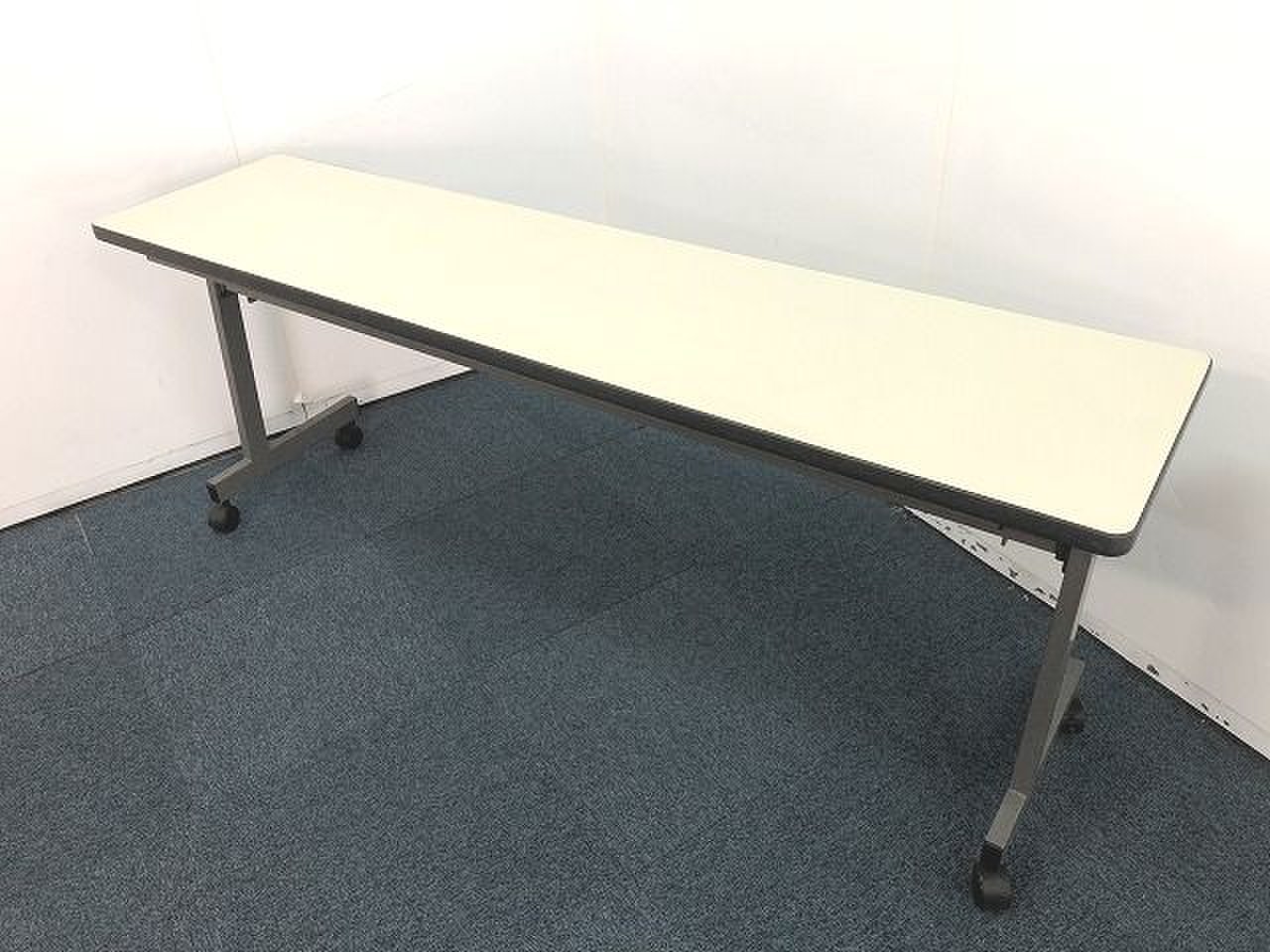 １台限定！【1800ｍｍサイドスタックテーブルの入荷です！！】
                        その他シリーズ
                                    中古
            