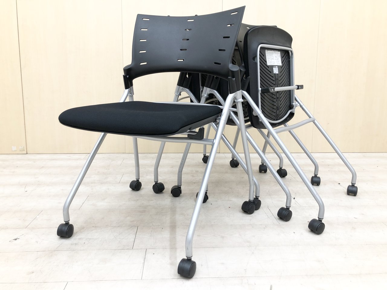 お得な4脚セット！イトーキ/マノス/ブラック/4脚セット【RP】
                        マノス 
                                    中古
            