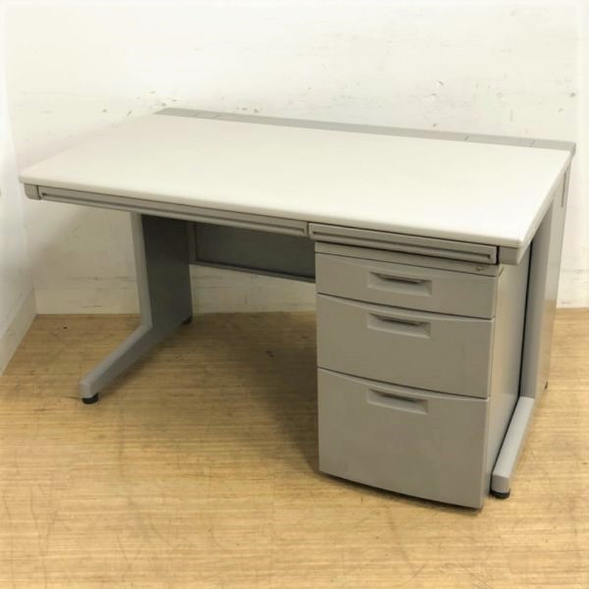 【在庫入替特価品】平机＋ワゴンセット　定番色　オフィスのスタンダード　使いやすさはピカイチ
                        CZ 
                                    中古
            