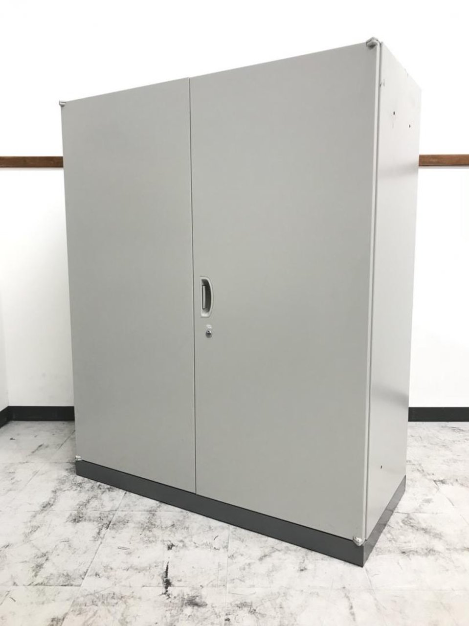 【6台限定】ナイキ｜両開き書庫｜収納力抜群！使いやすいキャビネットです【関西在庫数ナンバーワン・尼崎店】
                        その他シリーズ
                                    中古
            