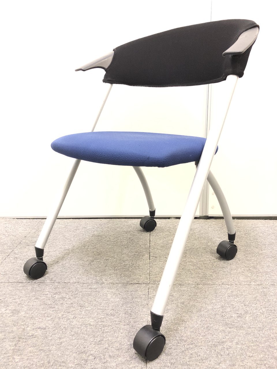 水平方向に重ねる　ネスティングチェア　ブルー　収納　コクヨ　kokuyo　
                        CK-280 
                                    中古
            