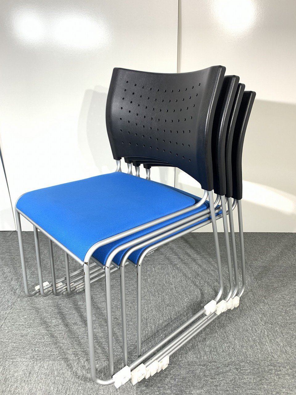 【4脚セット】TOKIO製　スタッキングチェア！会議やセミナーにおすすめ！！
                        NSC-15 チェア 
                                    中古
            