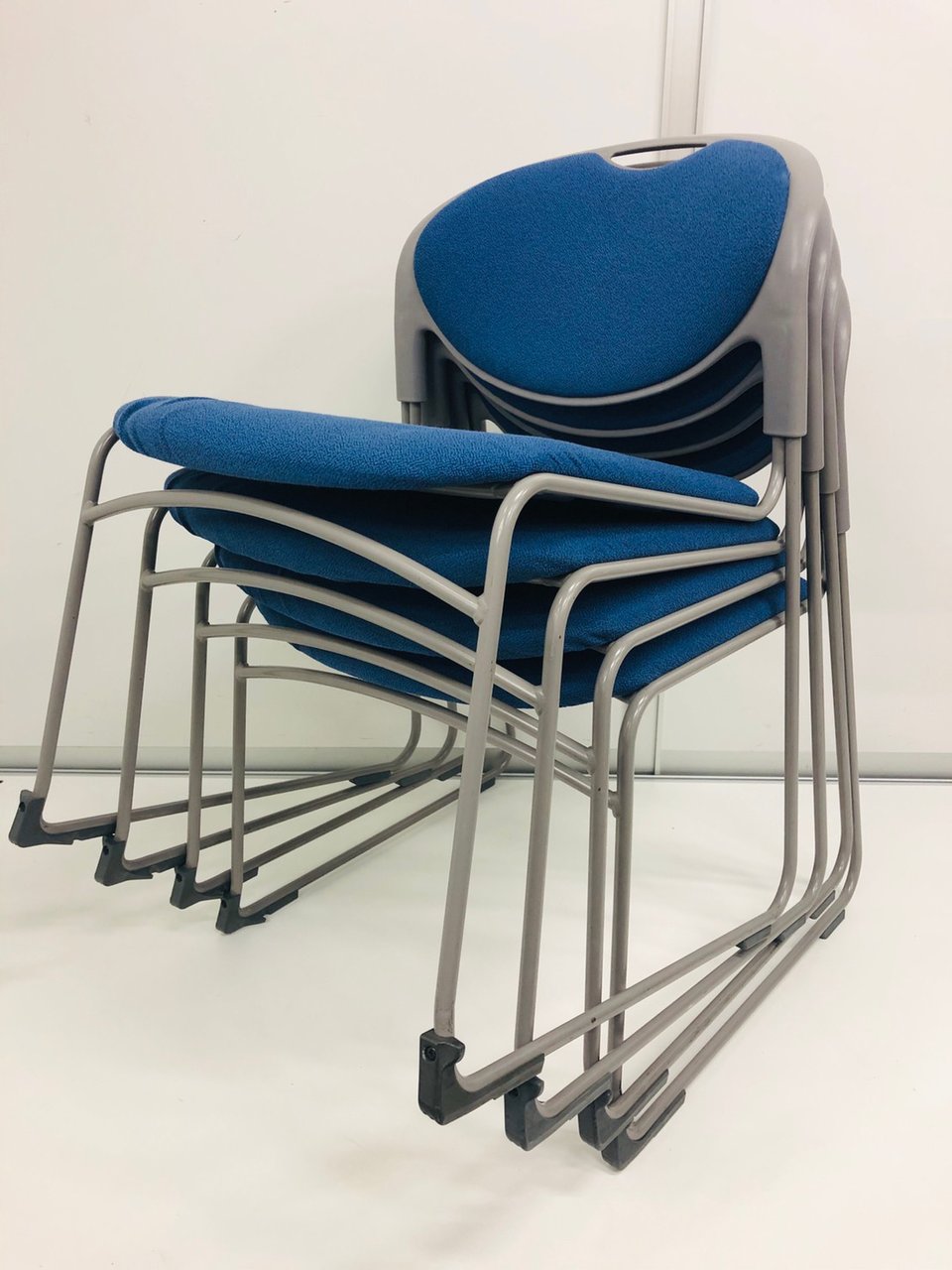 【訳アリ】重ねて収納、便利なスタッキングチェア【4脚セット】
                        その他メーカー
                                    中古
            