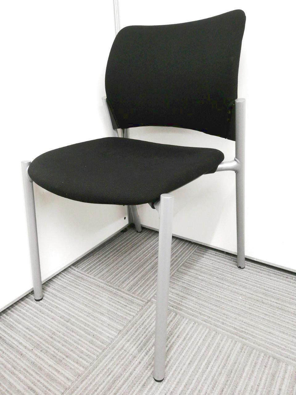 【クッションふっくら】オカムラ製／8147シリーズ／スタックチェア■ミーティング用に！
                        8147シリーズ 
                                    中古
            