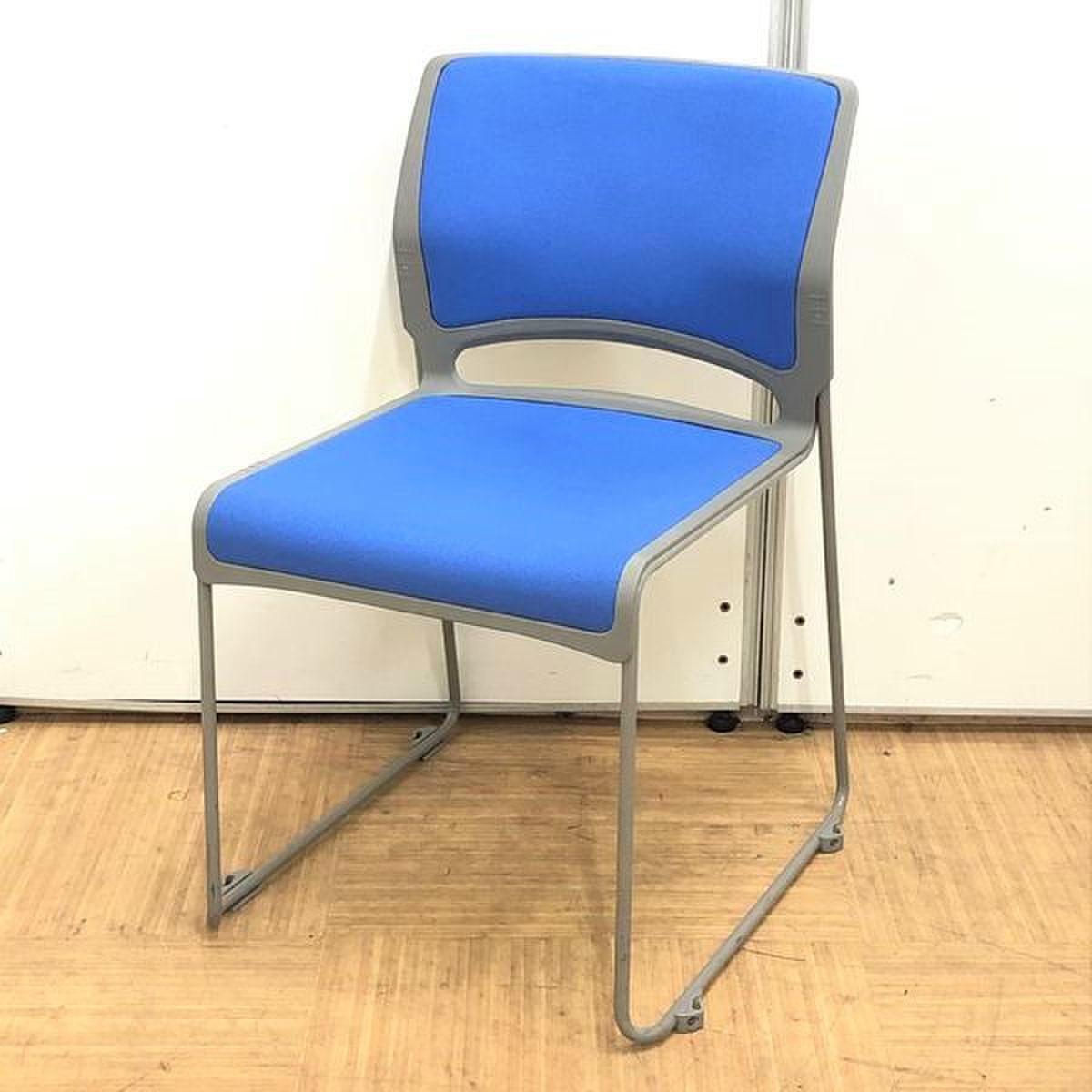 ４脚 オカムラ LITTOシリーズ スタックチェア 会議 椅子 座面ブルー