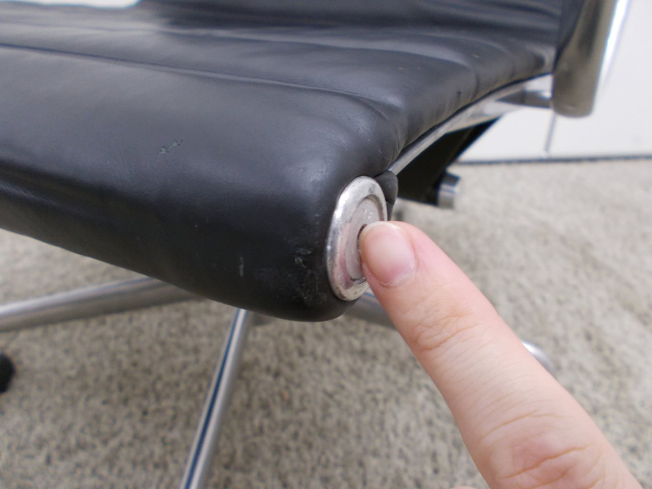 中古】イームズ アルミナム Herman Miller/ハーマンミラー 肘付 中古】イームズ アルミナム Herman Miller/ハーマンミラー 肘付