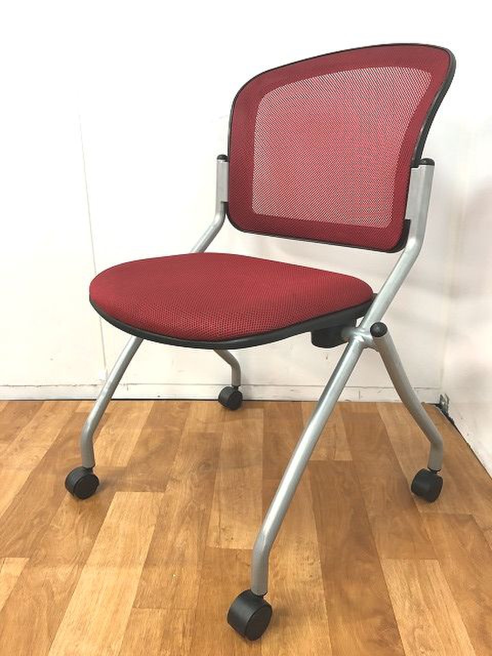 【レッドカラーの背もたれメッシュタイプ！ネスティングチェアの入荷です１！】
                        その他シリーズ
                                    中古
            