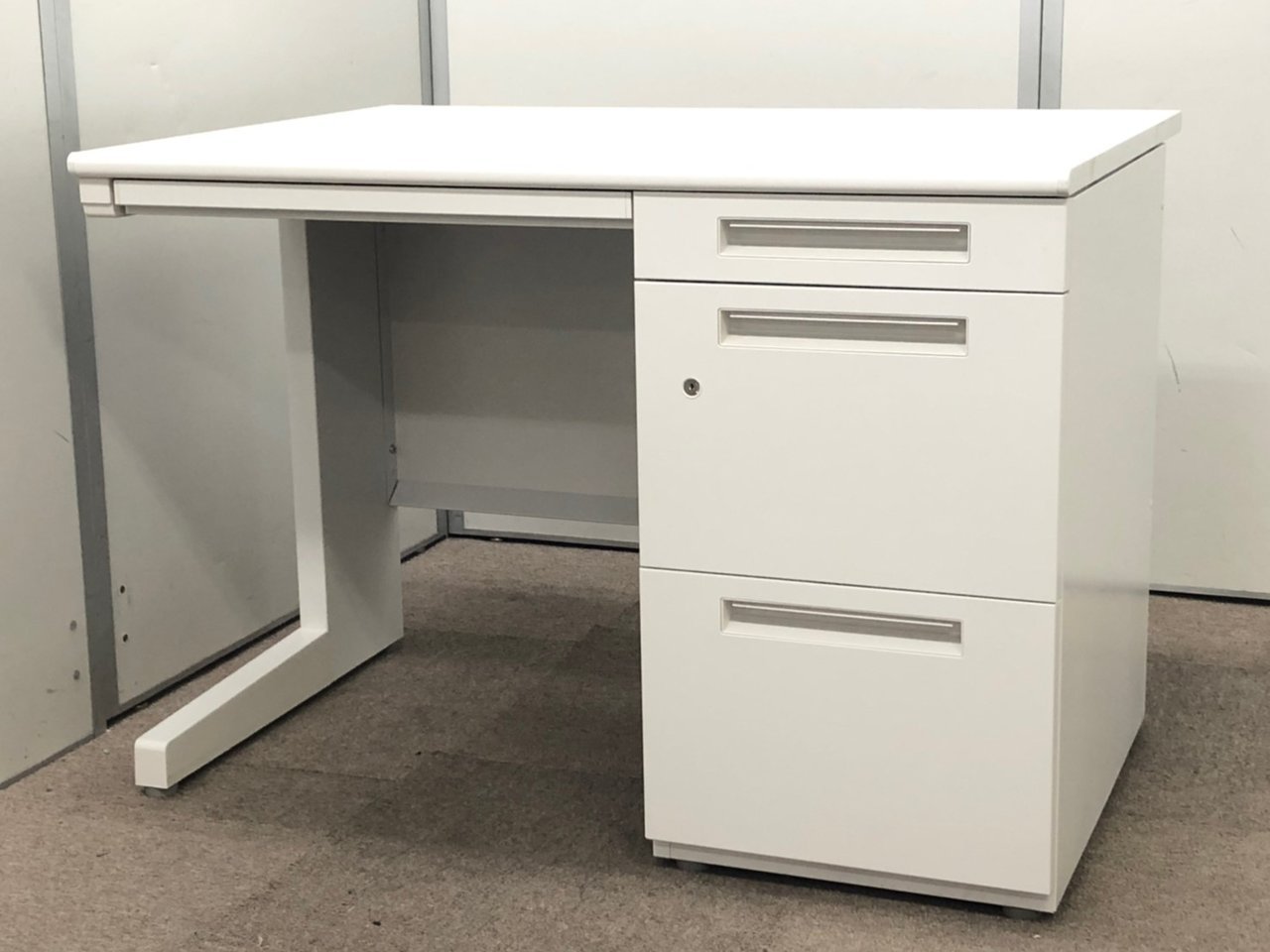 オフィスを明るい印象に！1200サイズ/イナバ/片袖【RP】
                        その他シリーズ
                                    中古
            