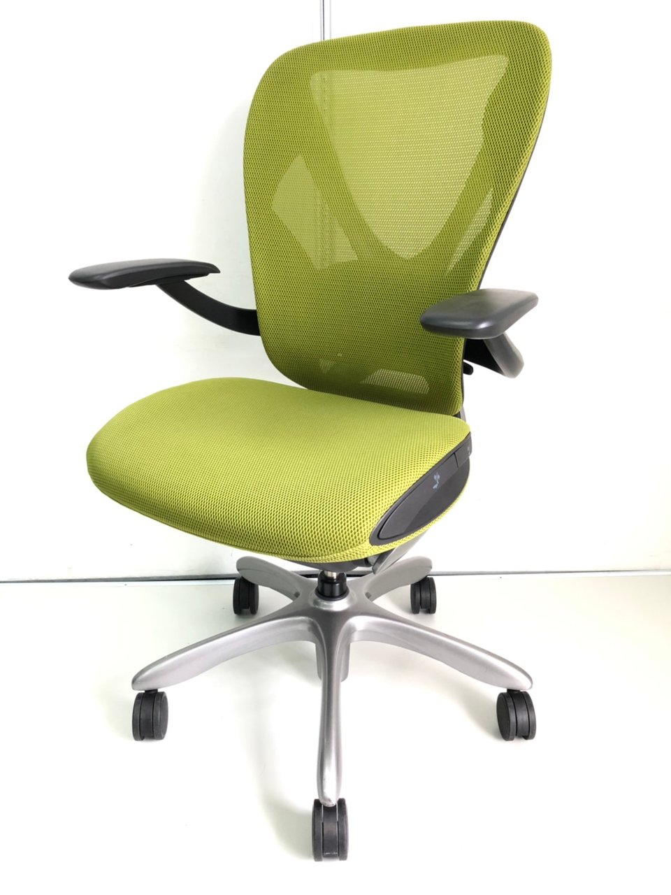 限定1脚【美しいフォルム！】高級車のようなデザイン/自宅用として贅沢してみませんか。イナバ製Xair
                        Xair
                                    中古
            