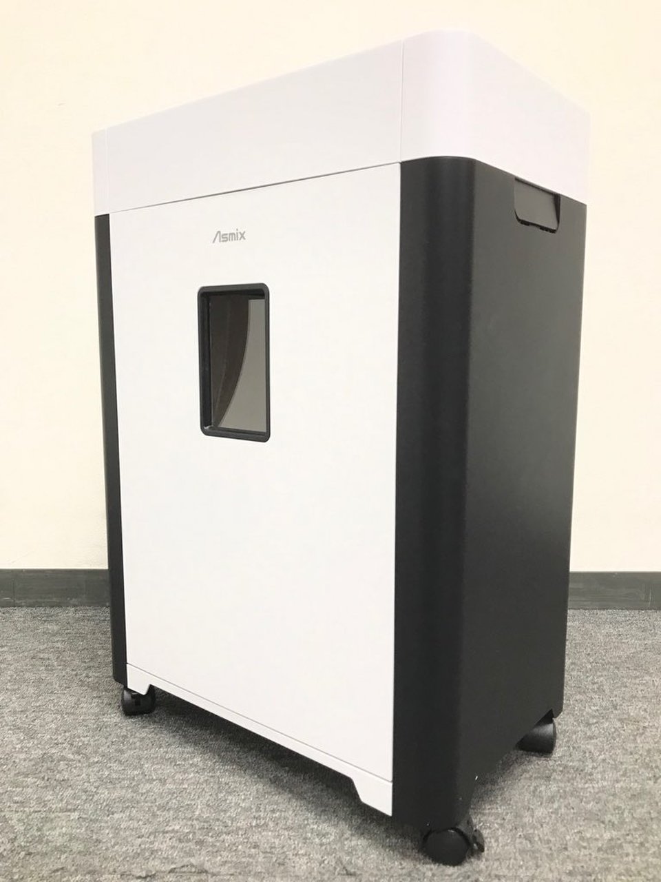 【新品シュレッダー入荷！】小規模オフィスや自宅用にも使えます！

                        シュレッダー S 
                                    新品
            