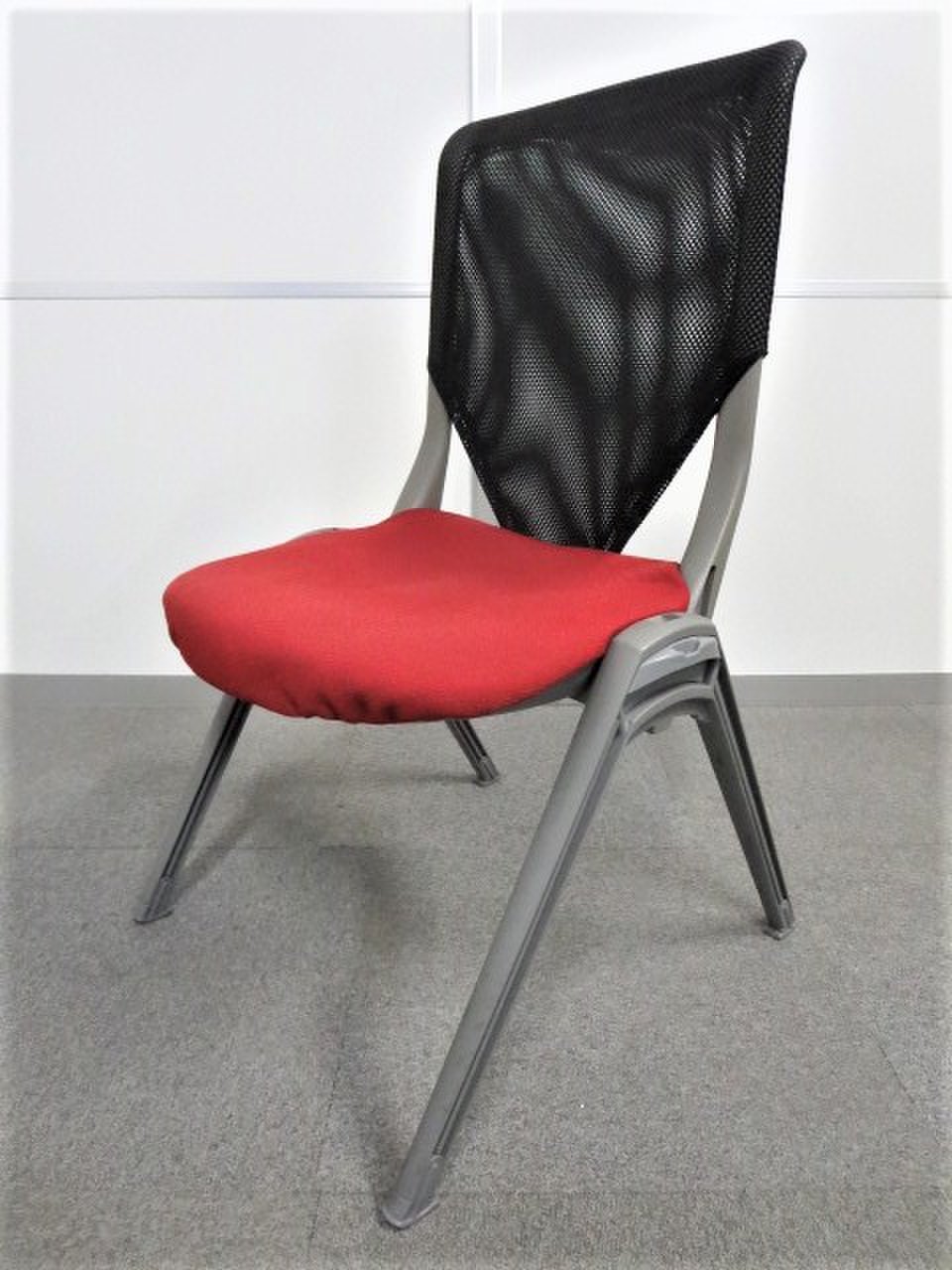 【川崎店！今月の値下げ品！】■プラス製　スタッキングチェア　■カイノスシリーズ　レッド【背面メッシュ】
                        KAINOS(カイノス)
                                    中古
            