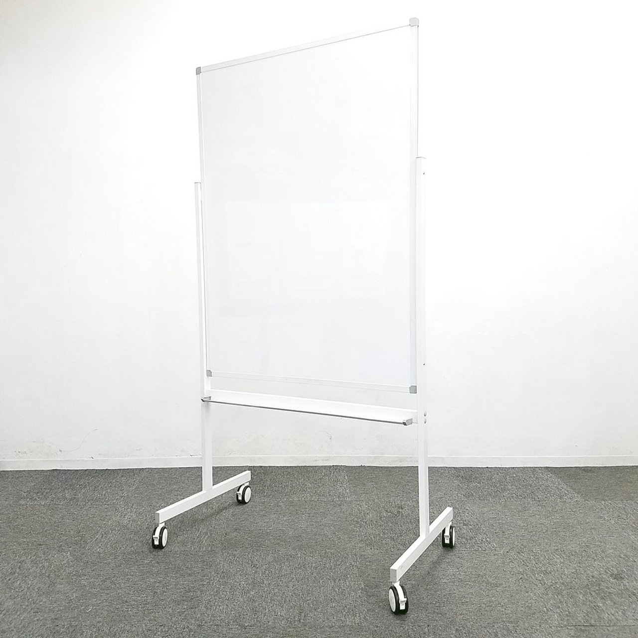 【限定1台】掲示板に便利！小型長方形タイプホワイトボードが入荷致しました☆中古　オフィス家具
                        その他シリーズ
                                    中古
            