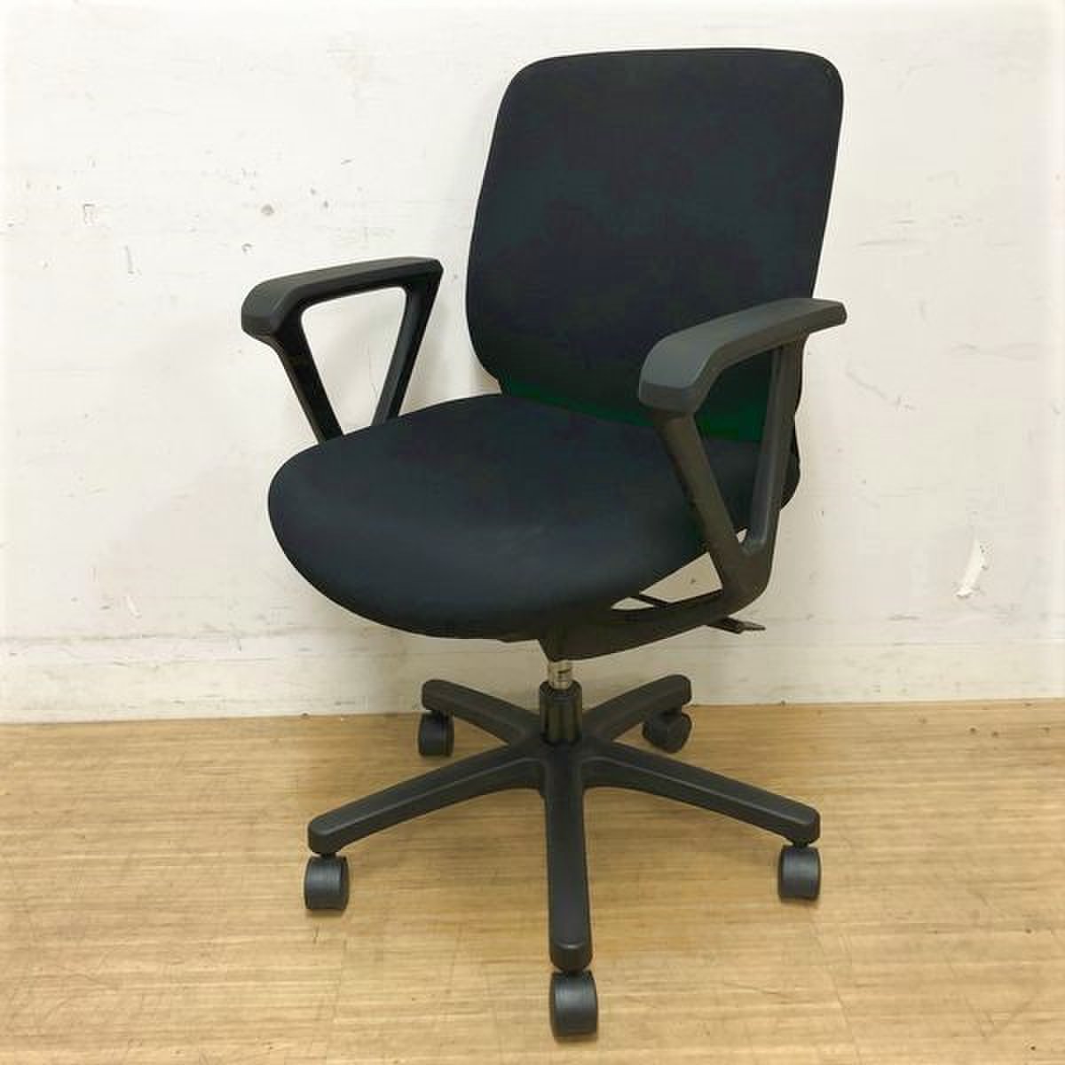 中古】トルテR KZ-240GB-T1T1 イトーキ/ITOKI 肘付ローバック