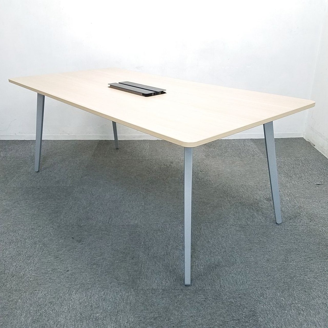 【1台限定】内田洋行の空間と響き合うテーブル入荷！中古　テーブル　お洒落　オフィス　ミーティング　会議　テレワーク
                        レムナ 
                                    中古
            